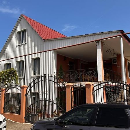 Guest House Chexovi 24 Kobuleti Bagian luar foto