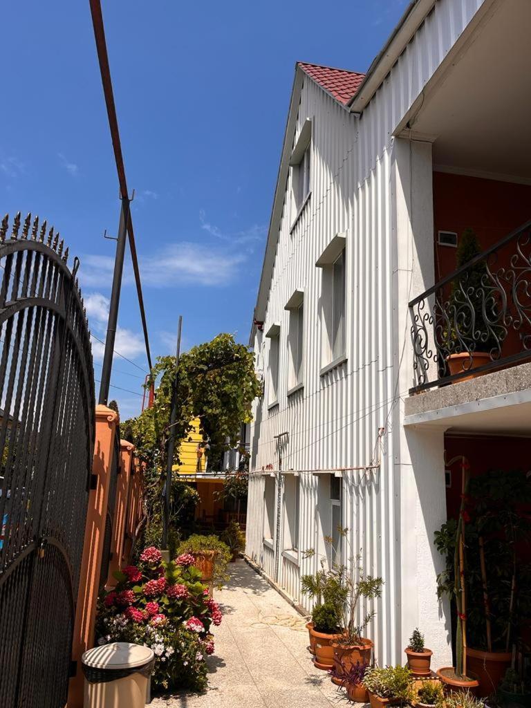 Guest House Chexovi 24 Kobuleti Bagian luar foto