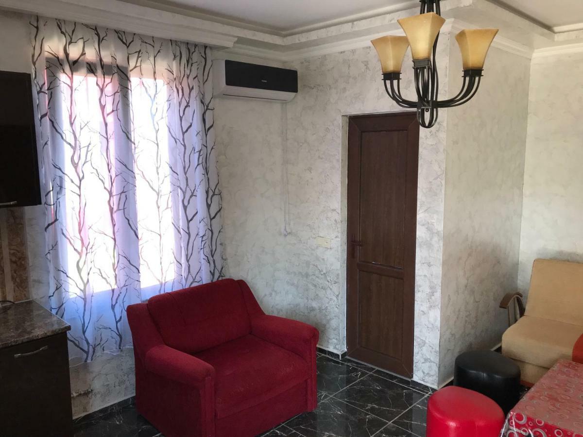 Guest House Chexovi 24 Kobuleti Bagian luar foto