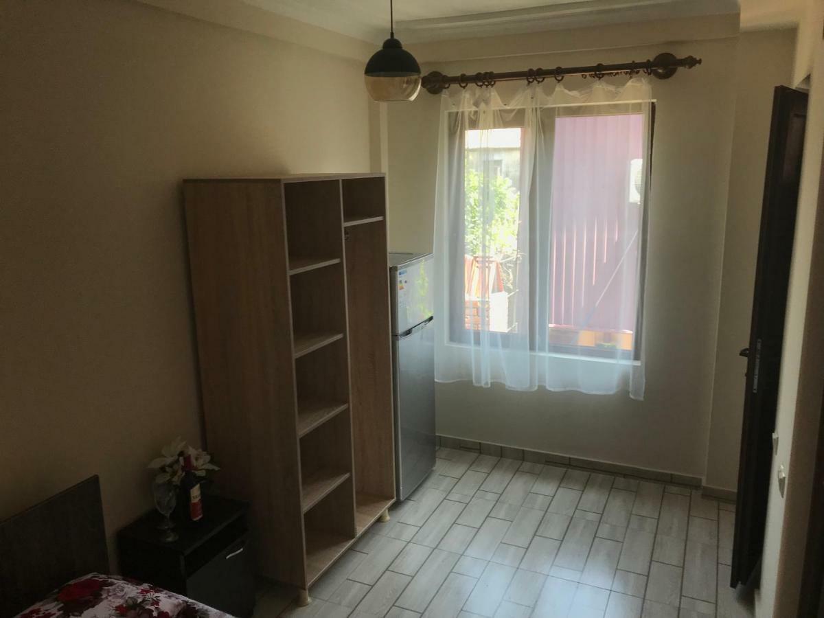 Guest House Chexovi 24 Kobuleti Bagian luar foto